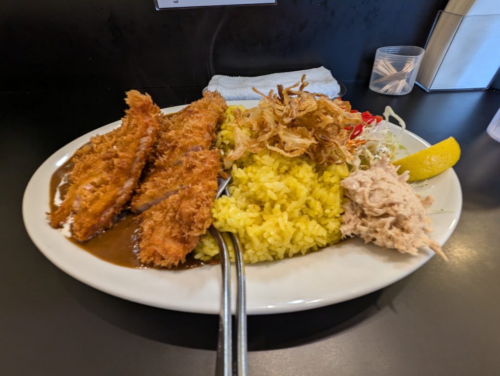 山盛り カツカレー 1.5倍 池袋